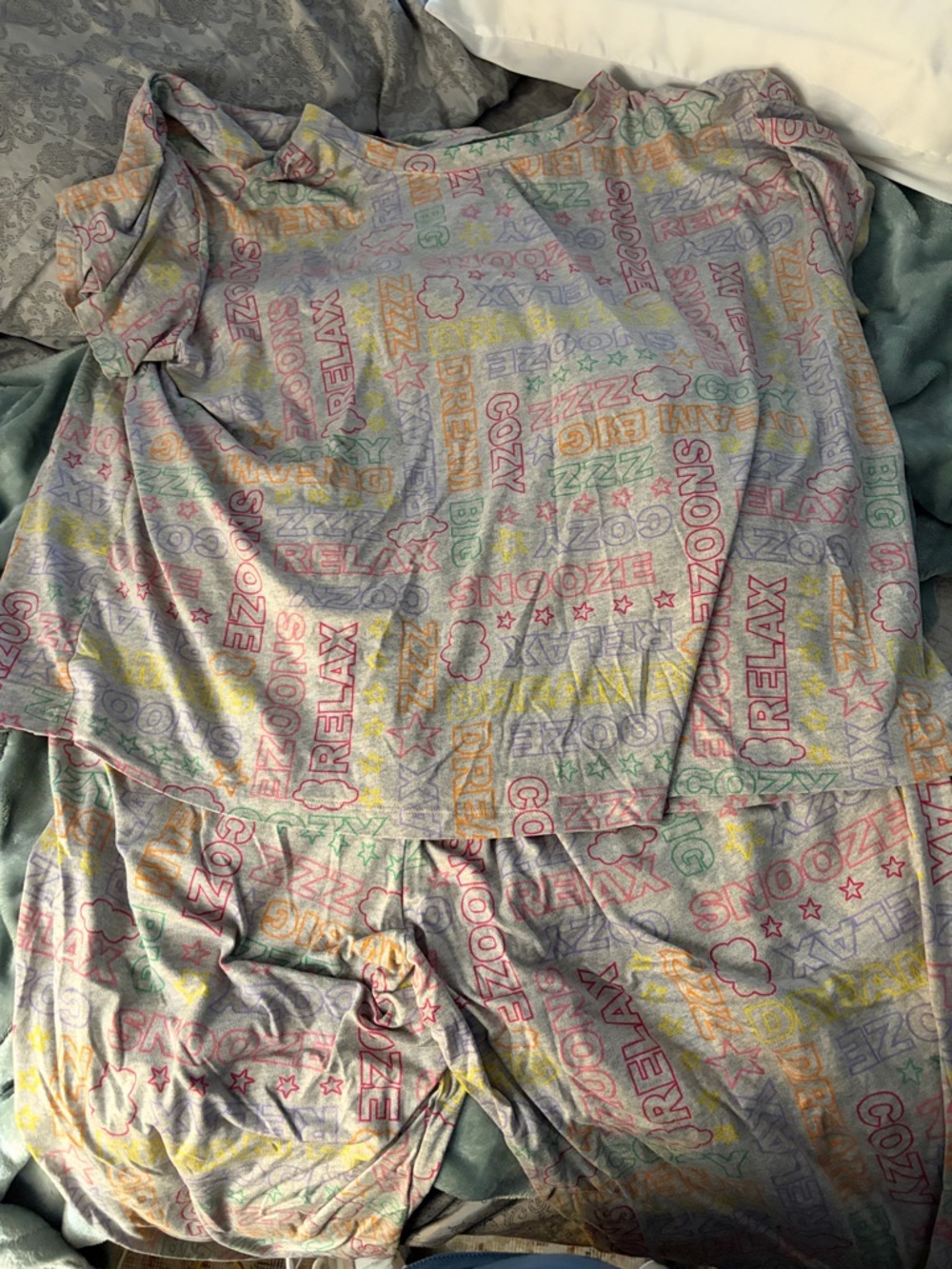 Cozy Pastel Graphic Pajama Set - Relax & Snooze